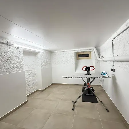 Le Gaston De Belair - 002 - 1st Floor - Shared Kitchen * Schieren